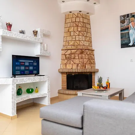 Stamatina House *